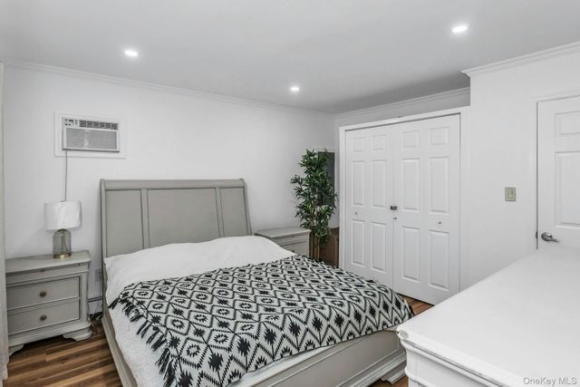 38 Fireplace Lane, Hicksville, NY 11801