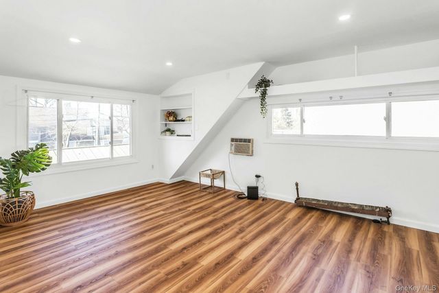 38 Fireplace Lane, Hicksville, NY 11801