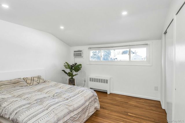 38 Fireplace Lane, Hicksville, NY 11801