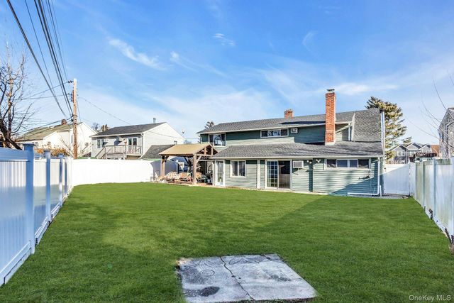 38 Fireplace Lane, Hicksville, NY 11801