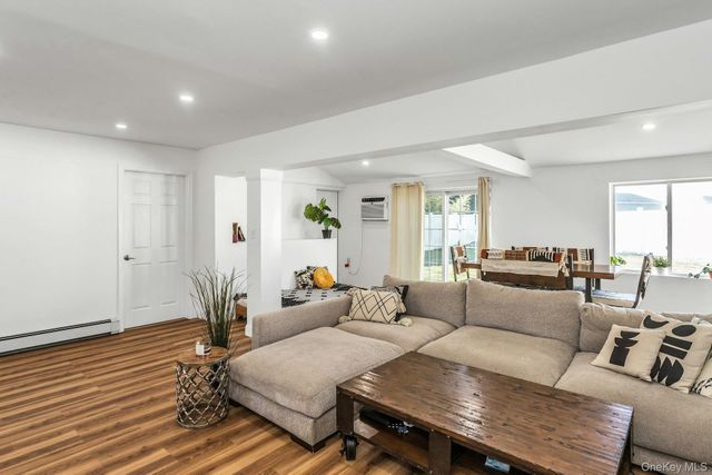 38 Fireplace Lane, Hicksville, NY 11801