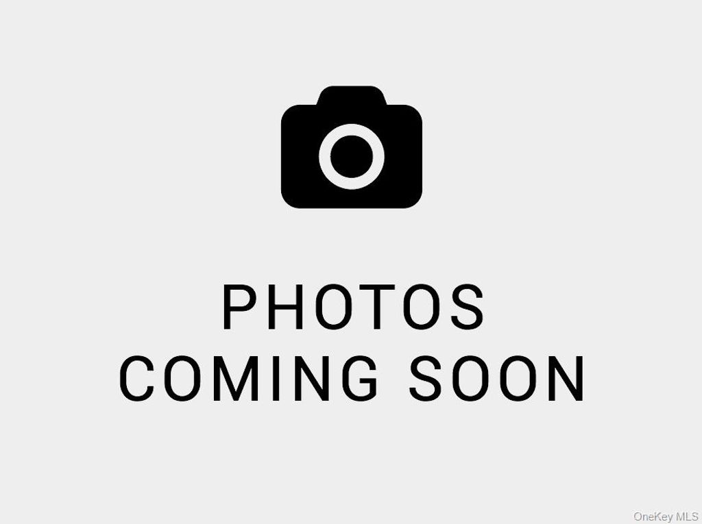 38 Fireplace Lane, Hicksville, NY 11801