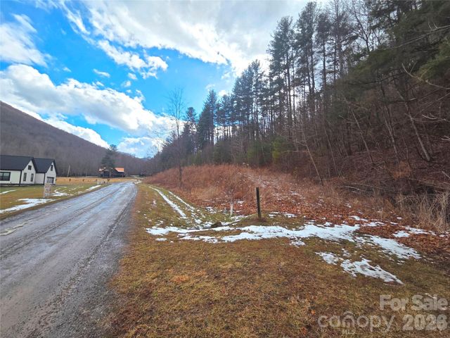 300 Shining Rock Drive 25, Canton, NC 28716