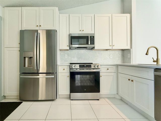 5869 Sunswept Ln B, Boynton Beach, FL 33437