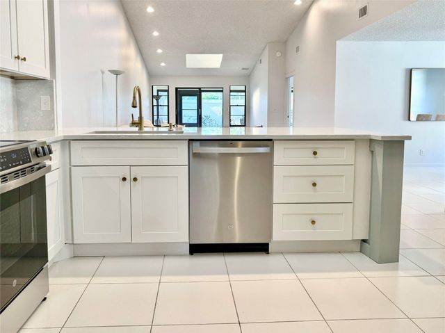 5869 Sunswept Ln B, Boynton Beach, FL 33437