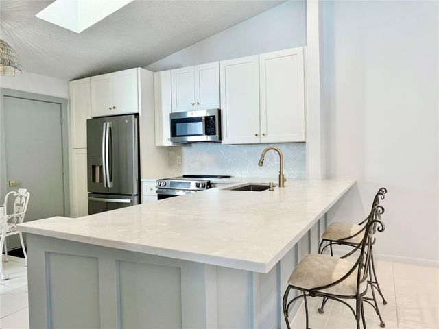 5869 Sunswept Ln B, Boynton Beach, FL 33437