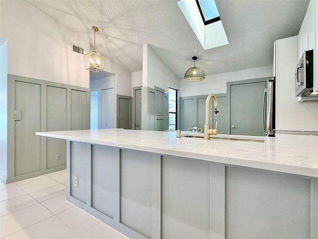 5869 Sunswept Ln B, Boynton Beach, FL 33437