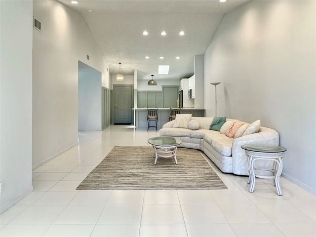 5869 Sunswept Ln B, Boynton Beach, FL 33437