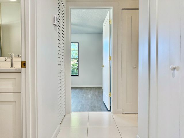 5869 Sunswept Ln B, Boynton Beach, FL 33437
