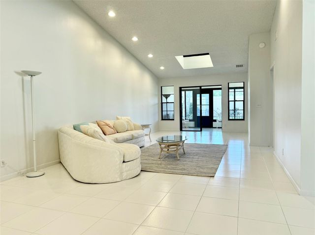 5869 Sunswept Ln B, Boynton Beach, FL 33437