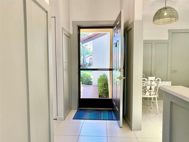 5869 Sunswept Ln B, Boynton Beach, FL 33437