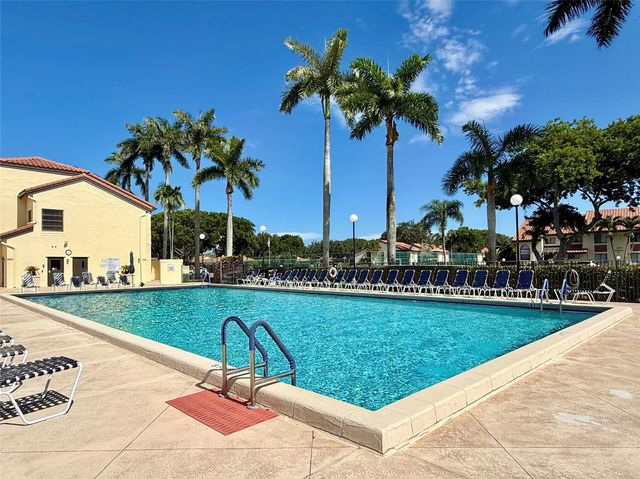 5869 Sunswept Ln B, Boynton Beach, FL 33437