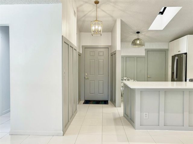 5869 Sunswept Ln B, Boynton Beach, FL 33437