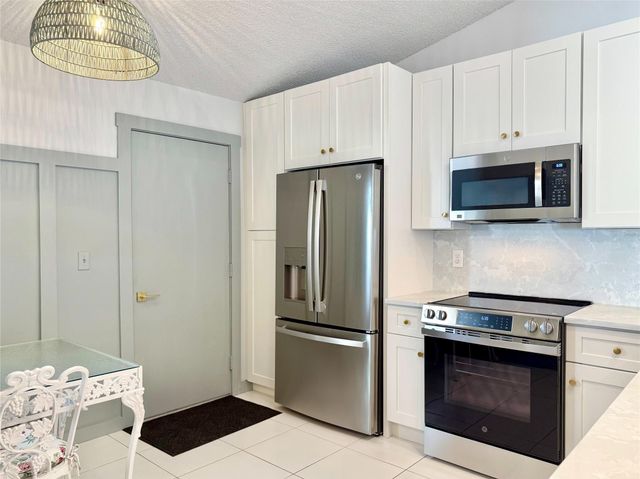 5869 Sunswept Ln B, Boynton Beach, FL 33437