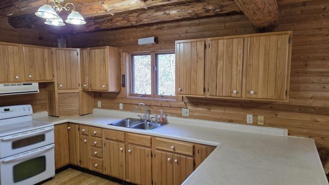 8550 N 5th Avenue, Westfield, WI 53964