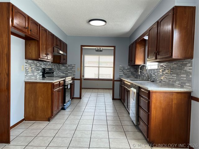 8519 E 64th Street, Tulsa, OK 74133