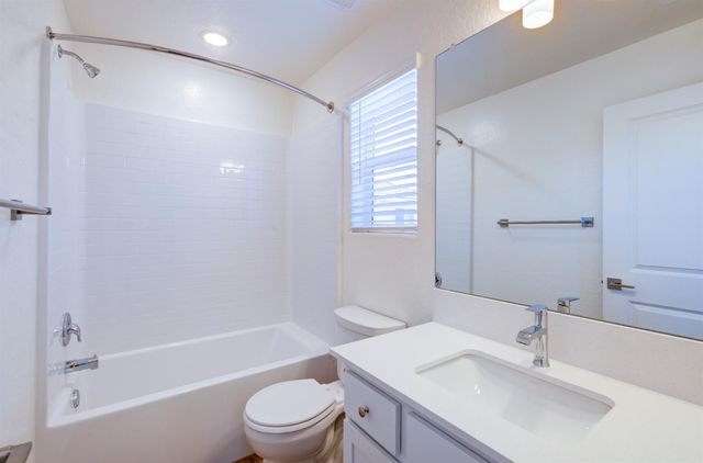 1498 Vintage Lane, Clovis, CA 93619