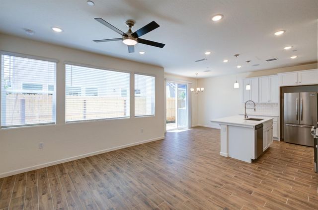1498 Vintage Lane, Clovis, CA 93619