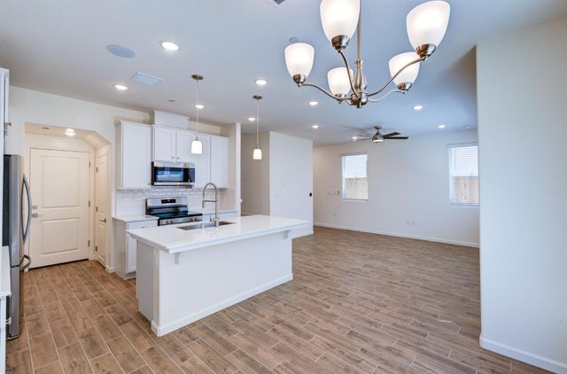 1498 Vintage Lane, Clovis, CA 93619