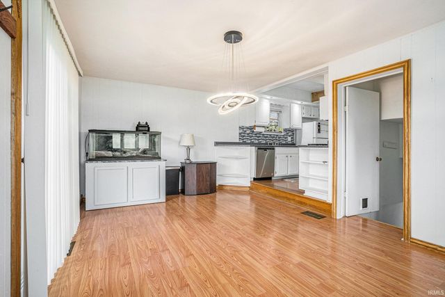 125 E Omer Avenue, Mishawaka, IN 46545