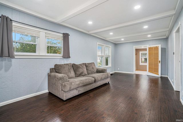 125 E Omer Avenue, Mishawaka, IN 46545