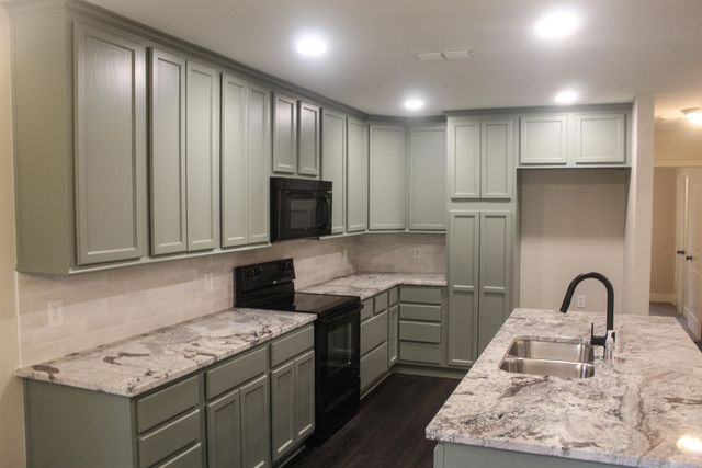 6110 Club Dr, Gilmer, TX 75645