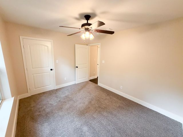 6110 Club Dr, Gilmer, TX 75645
