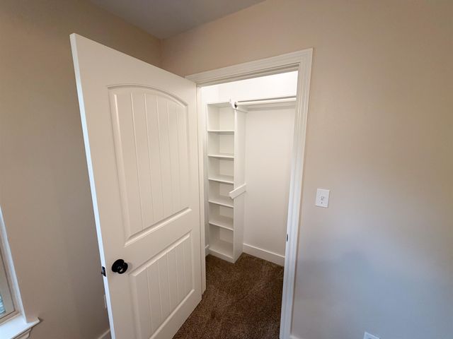 6110 Club Dr, Gilmer, TX 75645