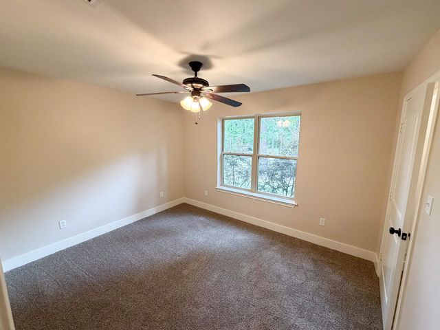 6110 Club Dr, Gilmer, TX 75645