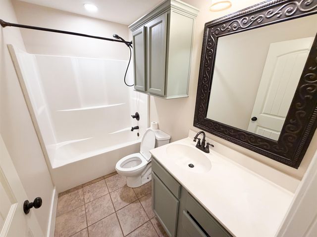 6110 Club Dr, Gilmer, TX 75645