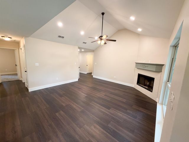 6110 Club Dr, Gilmer, TX 75645