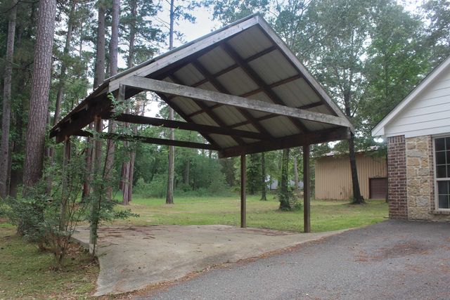 6110 Club Dr, Gilmer, TX 75645