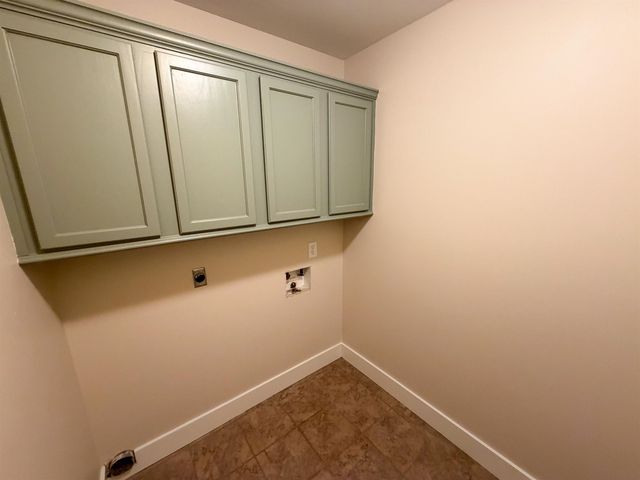 6110 Club Dr, Gilmer, TX 75645