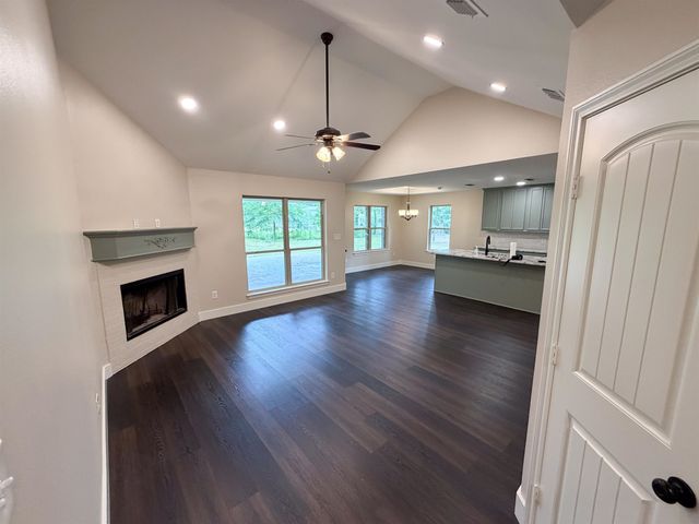 6110 Club Dr, Gilmer, TX 75645