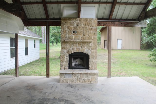 6110 Club Dr, Gilmer, TX 75645