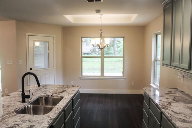 6110 Club Dr, Gilmer, TX 75645