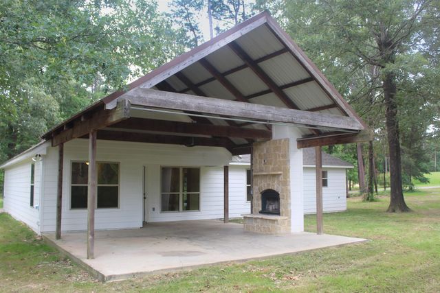 6110 Club Dr, Gilmer, TX 75645