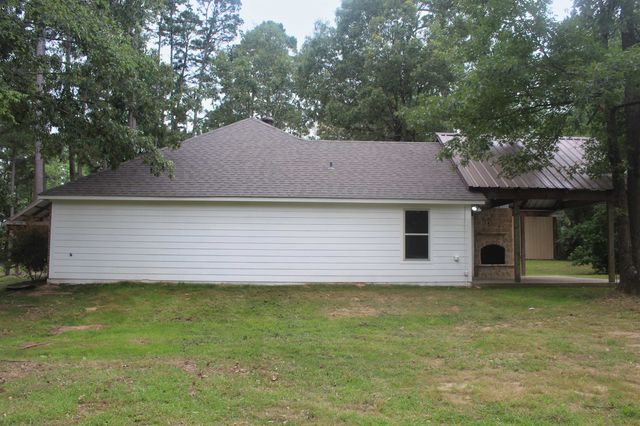6110 Club Dr, Gilmer, TX 75645