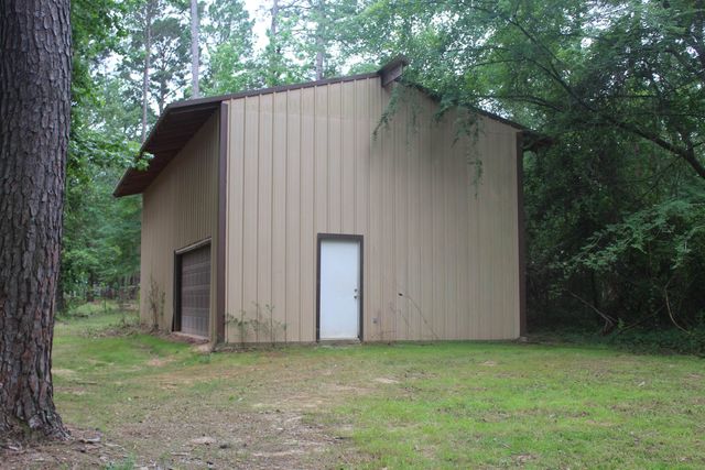 6110 Club Dr, Gilmer, TX 75645