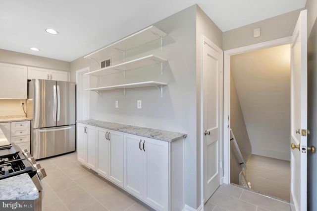 970 N QUINTANA ST, Arlington, VA 22205