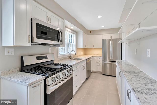 970 N QUINTANA ST, Arlington, VA 22205