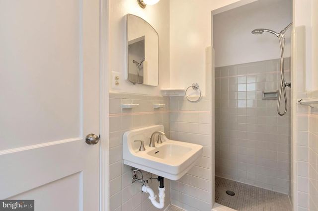 970 N QUINTANA ST, Arlington, VA 22205