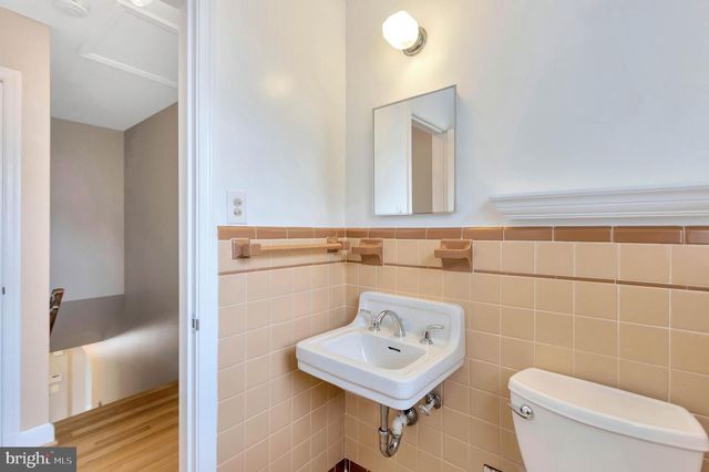 970 N QUINTANA ST, Arlington, VA 22205