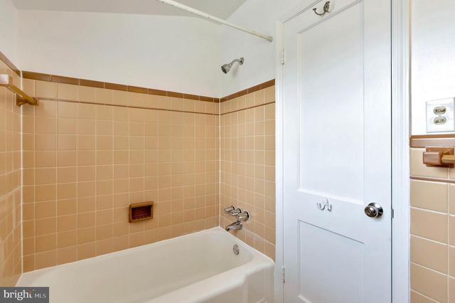 970 N QUINTANA ST, Arlington, VA 22205