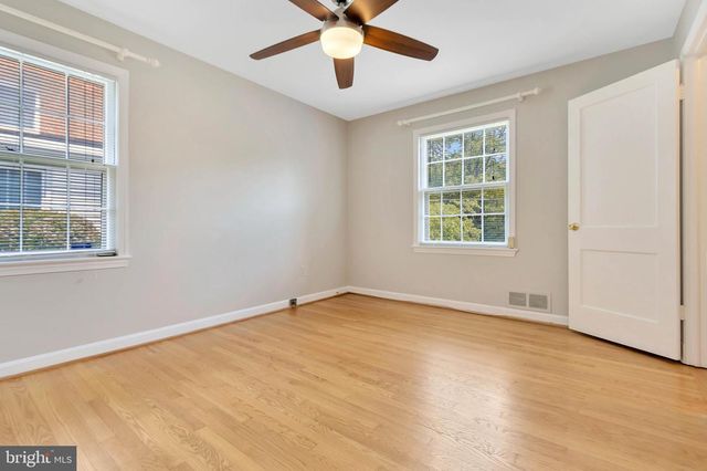 970 N QUINTANA ST, Arlington, VA 22205