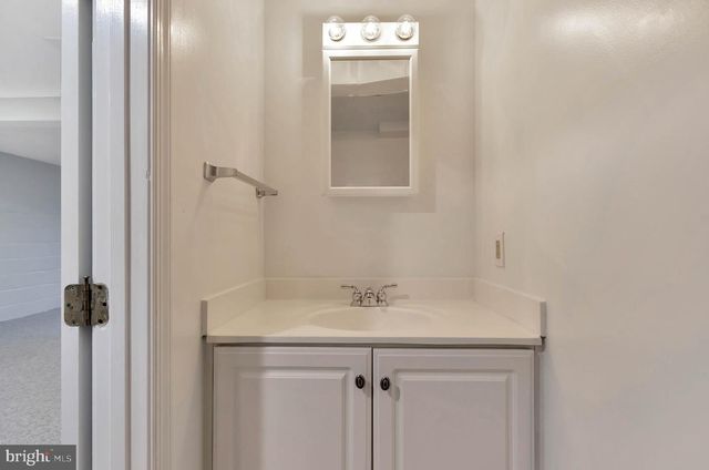 970 N QUINTANA ST, Arlington, VA 22205