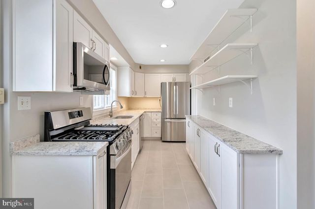 970 N QUINTANA ST, Arlington, VA 22205