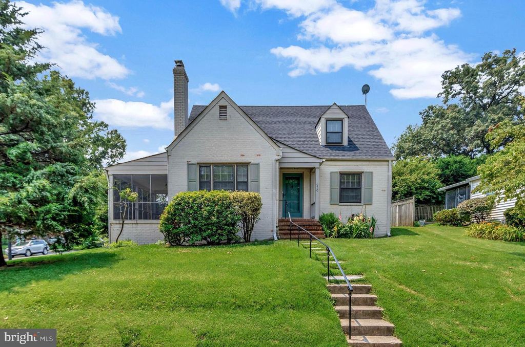 970 N QUINTANA ST, Arlington, VA 22205