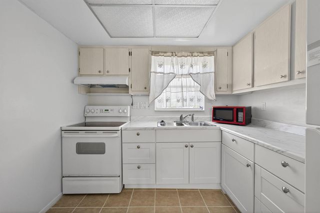 2833 Crosley Drive W C, West Palm Beach, FL 33415