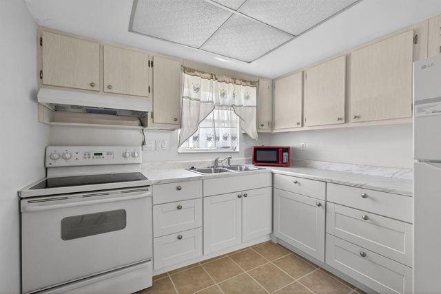 2833 Crosley Drive W C, West Palm Beach, FL 33415